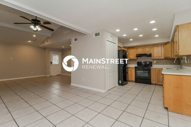 Foto del edificio - 4 Bedroom Pet-Friendly Home in Altamonte S...