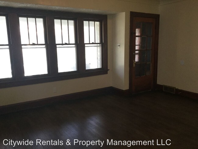 Building Photo - 2872-2872 N 59th St