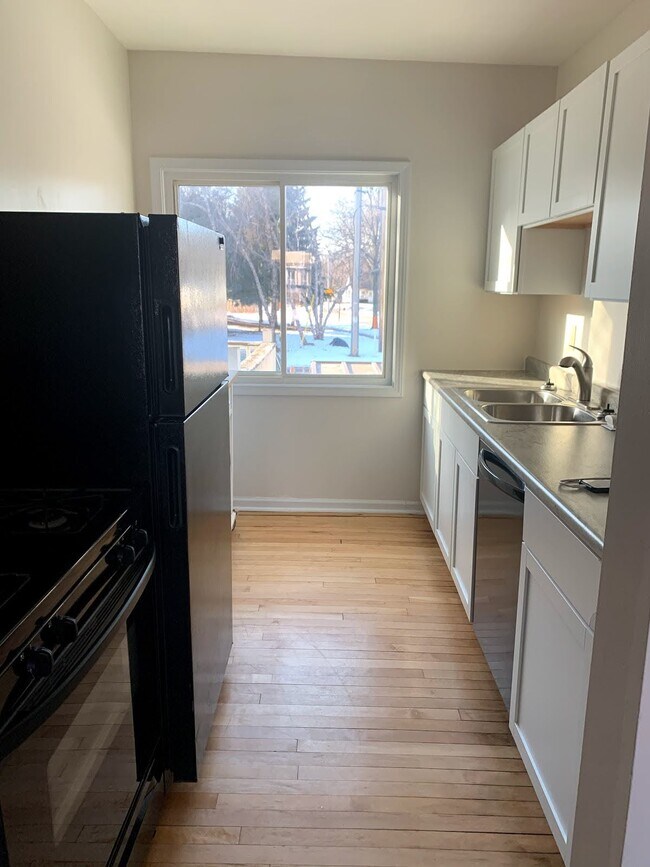 Kitchen - 1245 N Hawley Rd