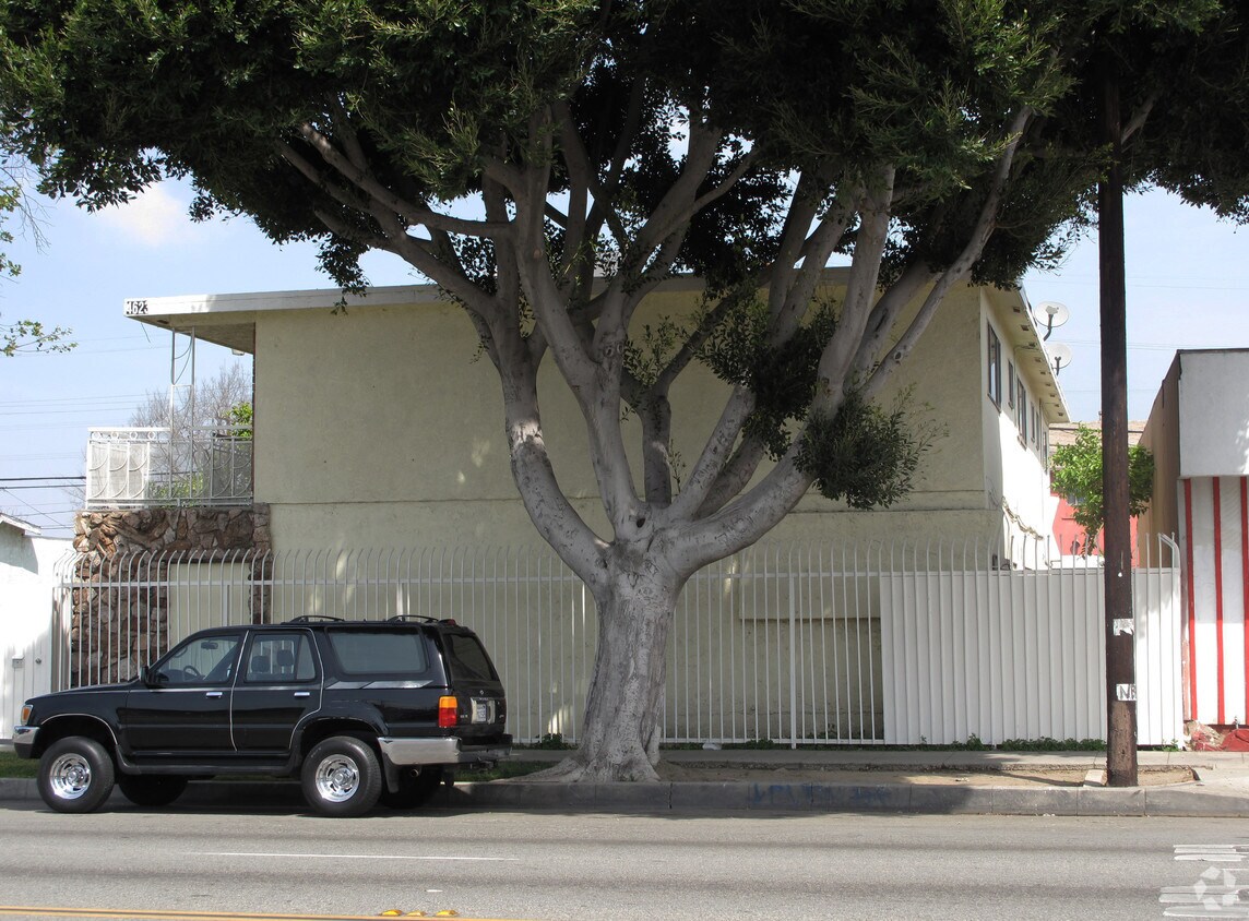 Foto del edificio - 4623 E Compton Blvd
