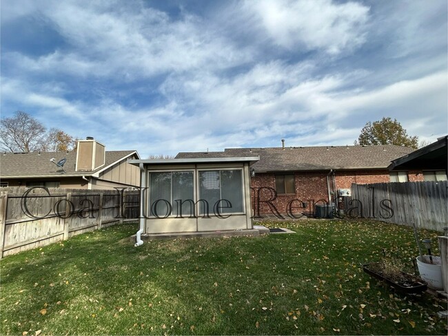 Foto del edificio - Duplex in Willowesque neighborhood