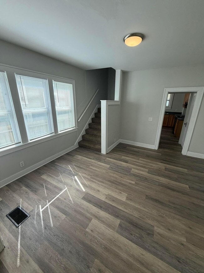 Foto del edificio - 377 E Hinman Ave