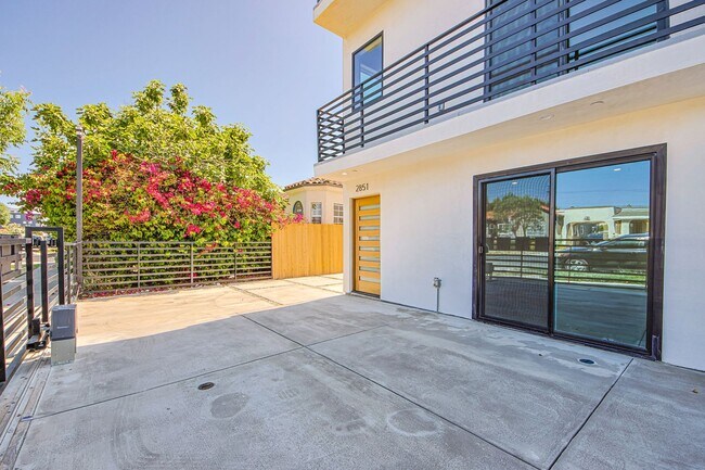 Foto del edificio - 2851 S Victoria Ave