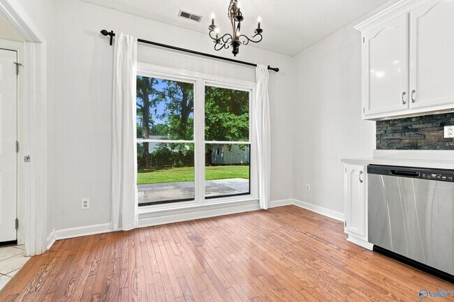 Foto del edificio - 146 Leathertree Ln