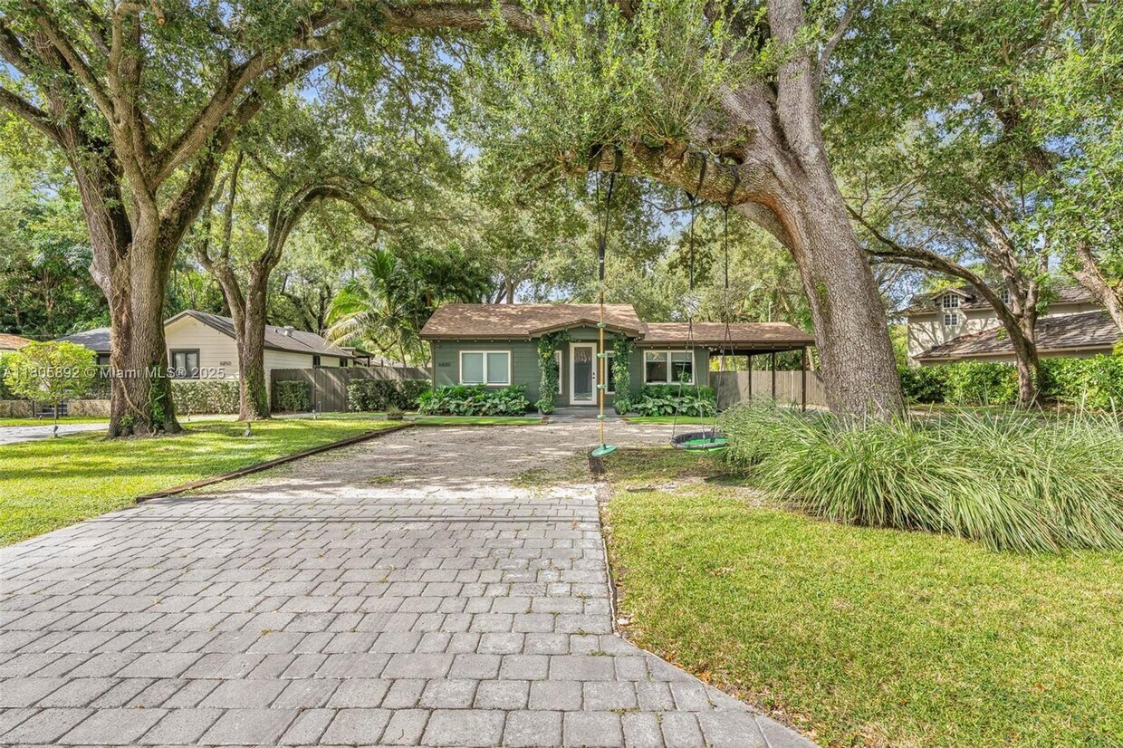 Primary Photo - 6830 SW 69th Ave