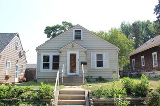 Building Photo - 1710 S 9th Ave