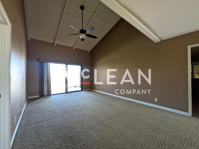 Building Photo - Beautiful Two Bedroom Condo