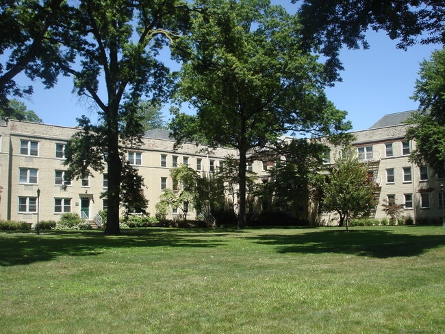 Building Photo - 136 Summer St