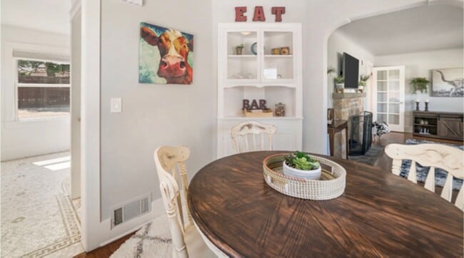 Building Photo - Remodeled and Furnished