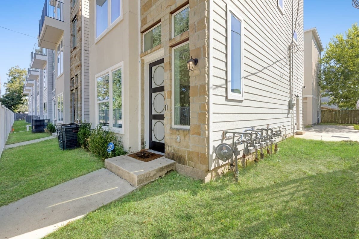 Foto principal - 6725 St Augustine St