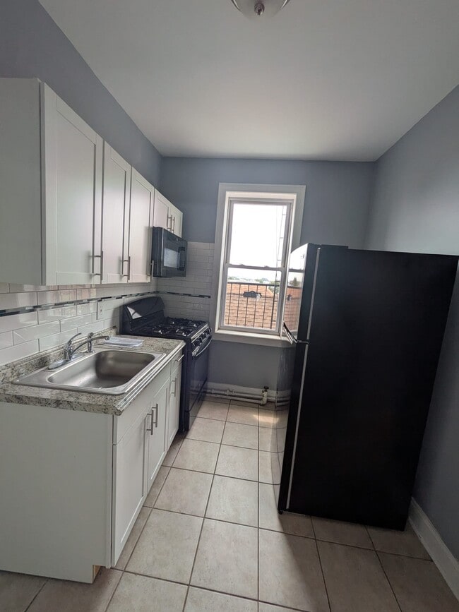 Building Photo - 667 Avenue A