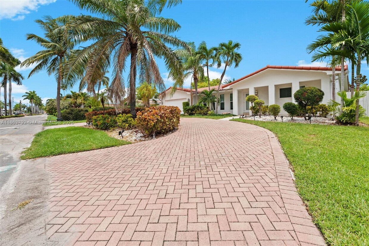 Foto principal - 649 Layne Blvd