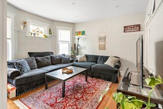 Building Photo - 39 Edison Green