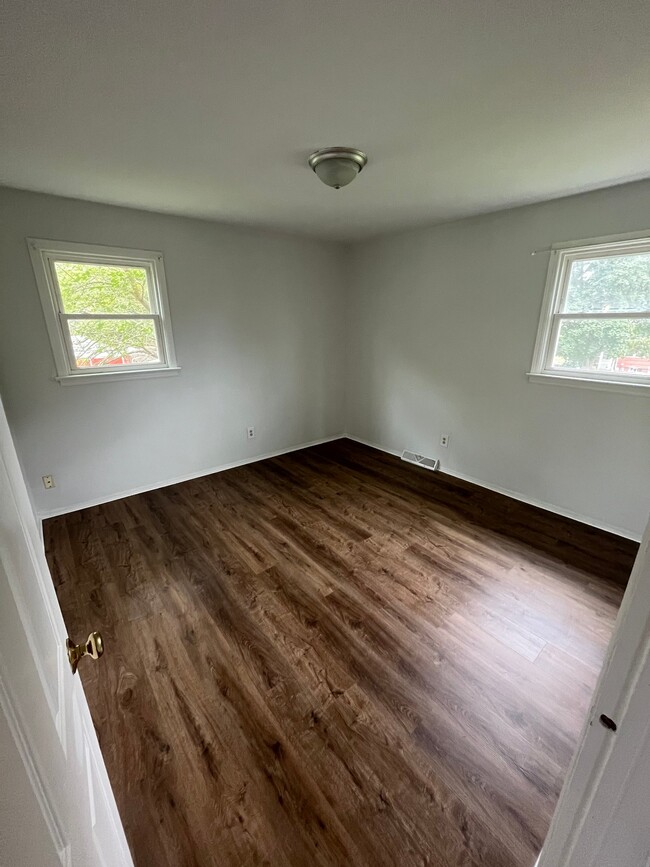 Building Photo - 219 Axtell Ave