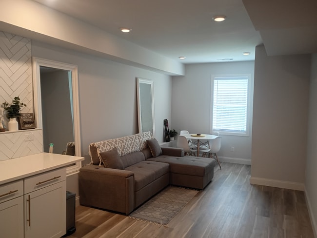 Foto del edificio - 5405 Rosewood Pl