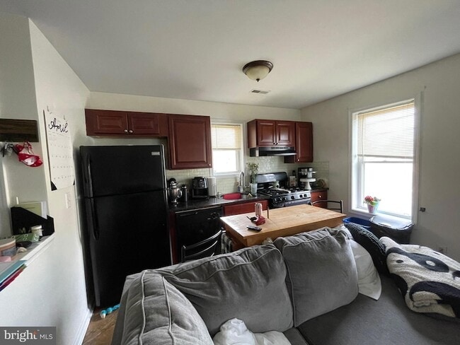 Foto del edificio - 4 White Horse Pike