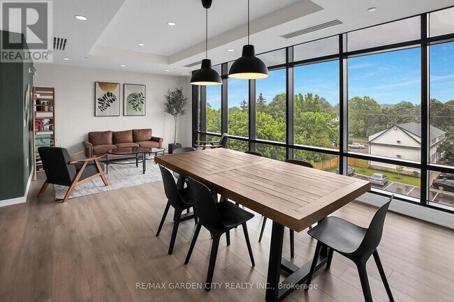 Photo du bâtiment - 3998 Victoria Ave