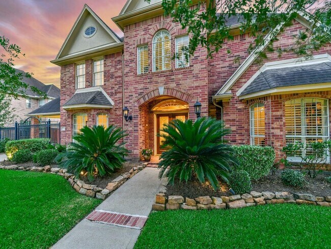 Building Photo - 5823 Santa Fe Springs Dr