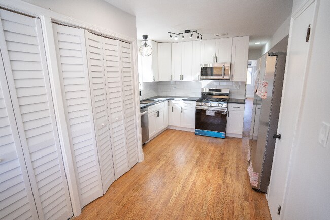 Foto del edificio - 5735 W Addison St