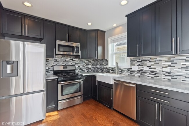 Foto del edificio - 7705 W Montrose Ave