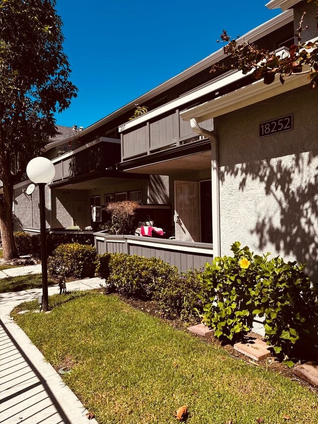 Building Photo - 18252 Parkview Ln