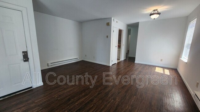 Building Photo - 540 Burnett Ave S