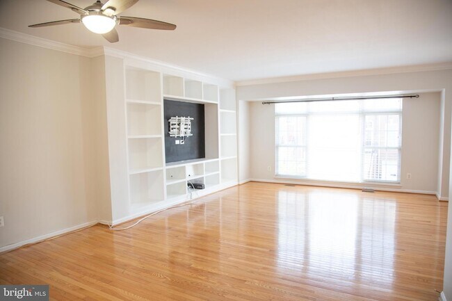Foto del edificio - 3347 Wilton Crest Ct