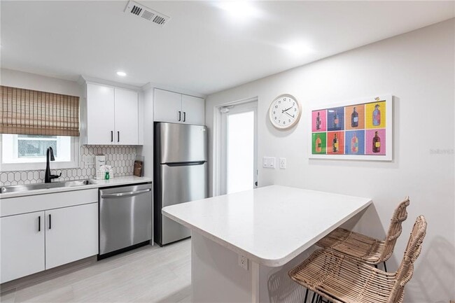 Building Photo - 6154 Midnight Pass Rd