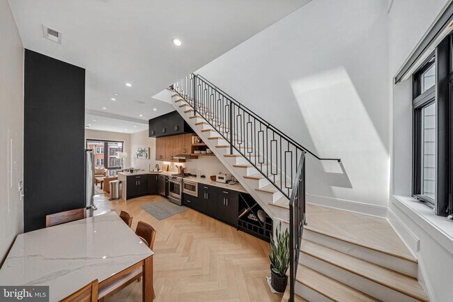 Foto del edificio - 1462 Chapin St NW