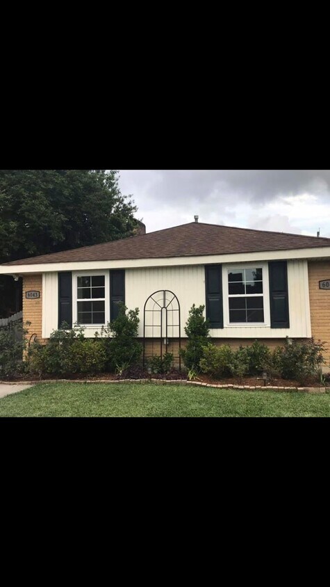 Primary Photo - 6043 Milne Blvd