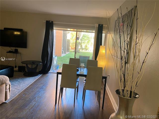 Foto principal - 9453 SW 76th St