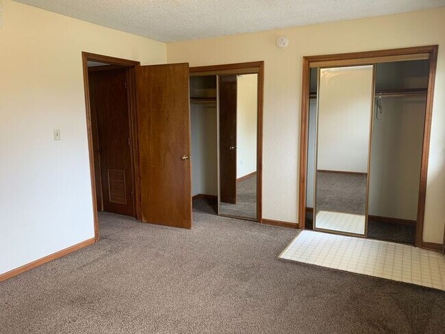 Building Photo - 151 Vesper St