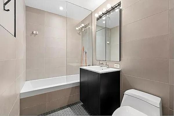 Building Photo - 540 W 28th St