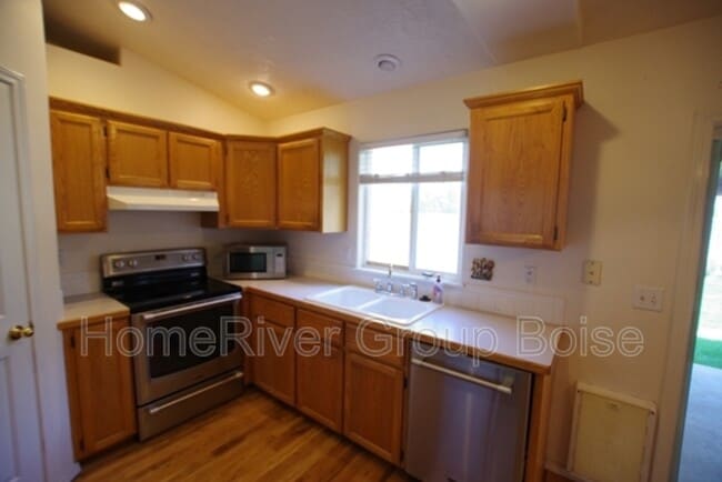 Building Photo - 2806 Mink Pl