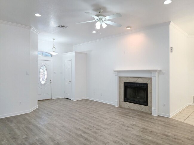 Foto del edificio - China Spring ISD 3-Bedroom House