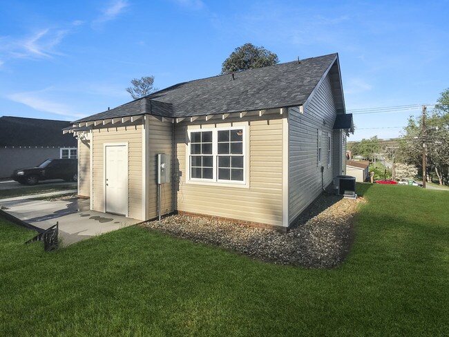 Building Photo - Spartanburg. Brand New 3BR/2BA Home