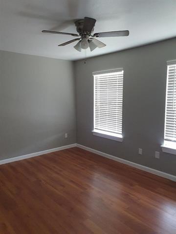 Foto del edificio - 9821-9823 Sycamore Dr