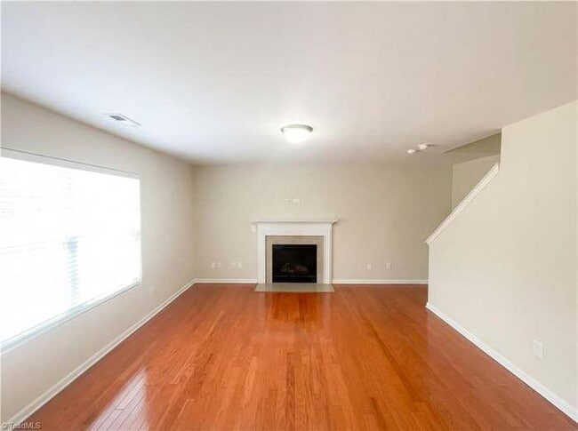 Building Photo - 2518 Macleod St