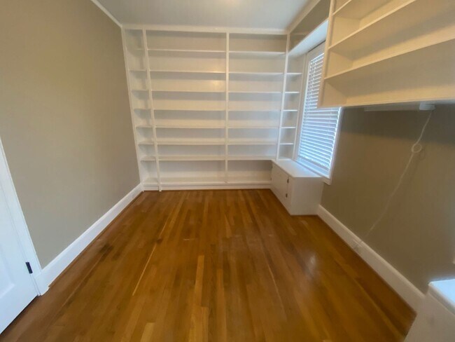 Foto del edificio - 210-A South Saluda Ave. PRE-LEASE AVAILABL...