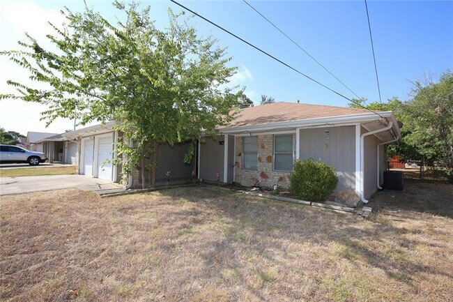 Building Photo - 1902 Garden Villa Dr