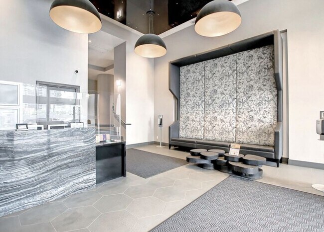 Photo du bâtiment - Beautiful Executive 1 Bedroom/1 Bathroom C...