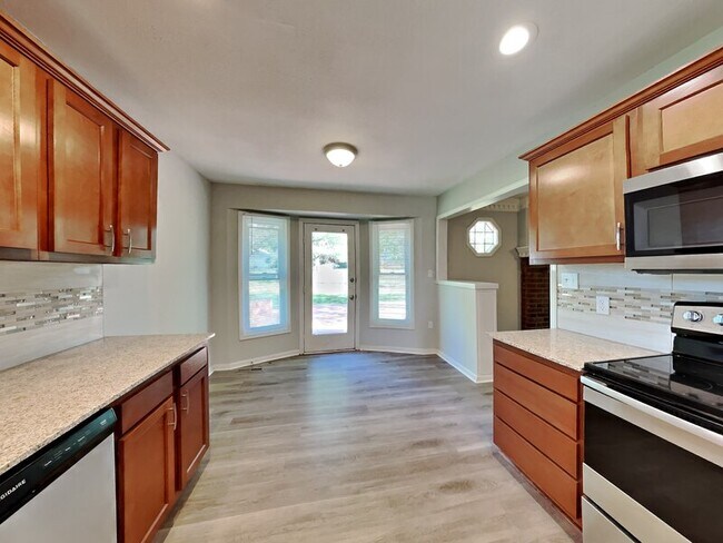 Building Photo - 1407 SE 7th Ct