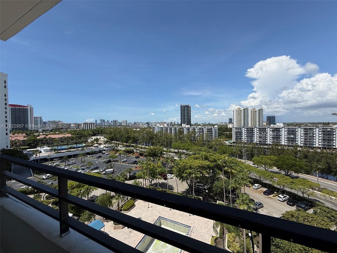 Primary Photo - 500 Three Islands Boulevard