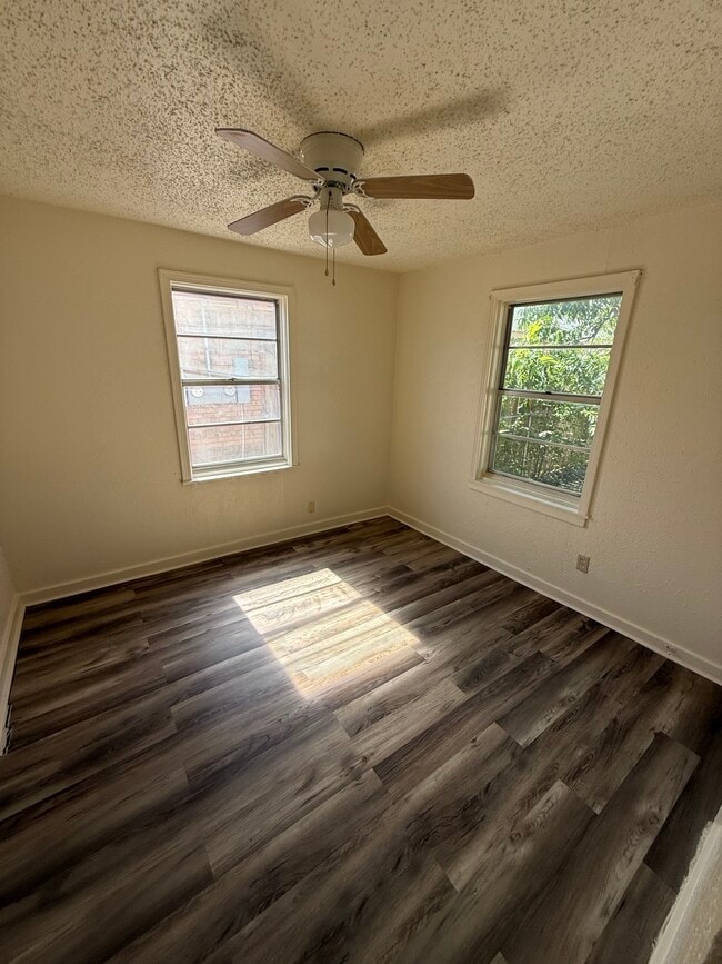 Building Photo - 517 S 54th St