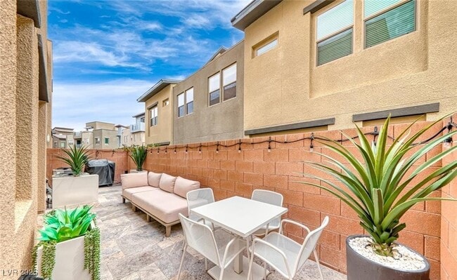 Building Photo - 11287 Gravitation Dr