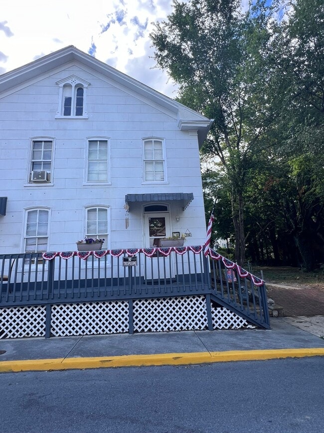 Building Photo - 316 N Maple Ave
