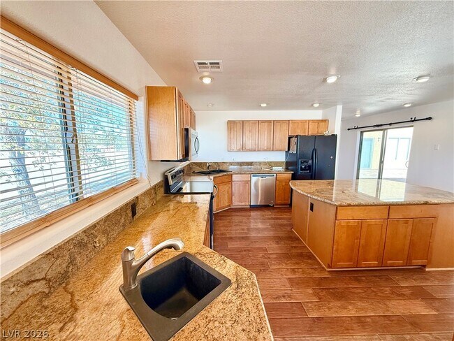 Foto del edificio - 1100 Dollar St