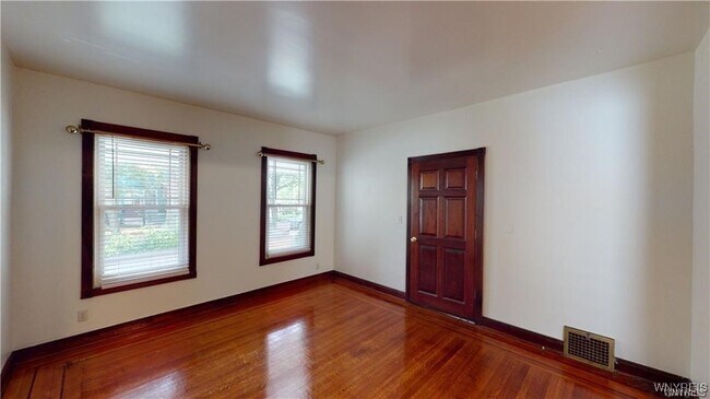 Foto del edificio - 558 Breckenridge St