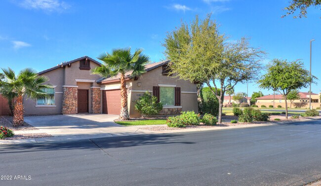 Building Photo - 861 E Cherry Hills Dr
