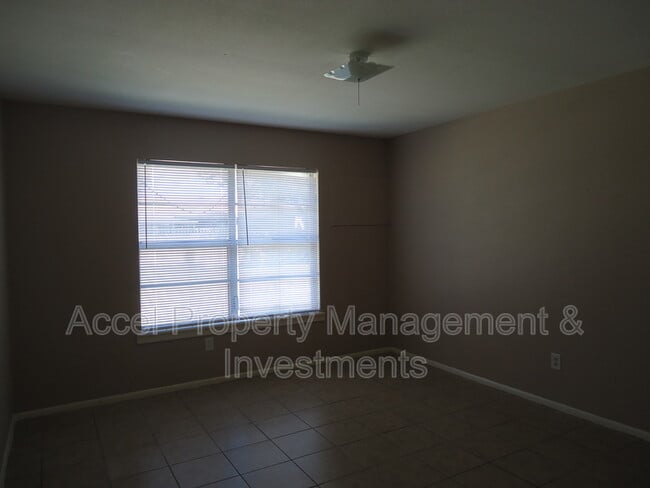 Foto del edificio - 2401 Gumwood Ave